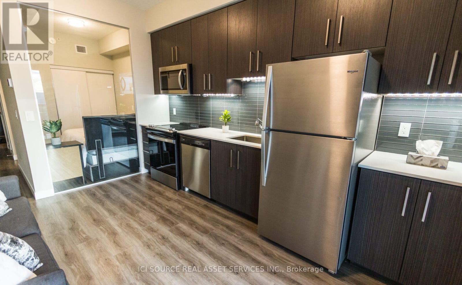 1105 - 15 Queen Street S, Hamilton, ON - Indoor Photo Showing Kitchen With Upgraded Kitchen