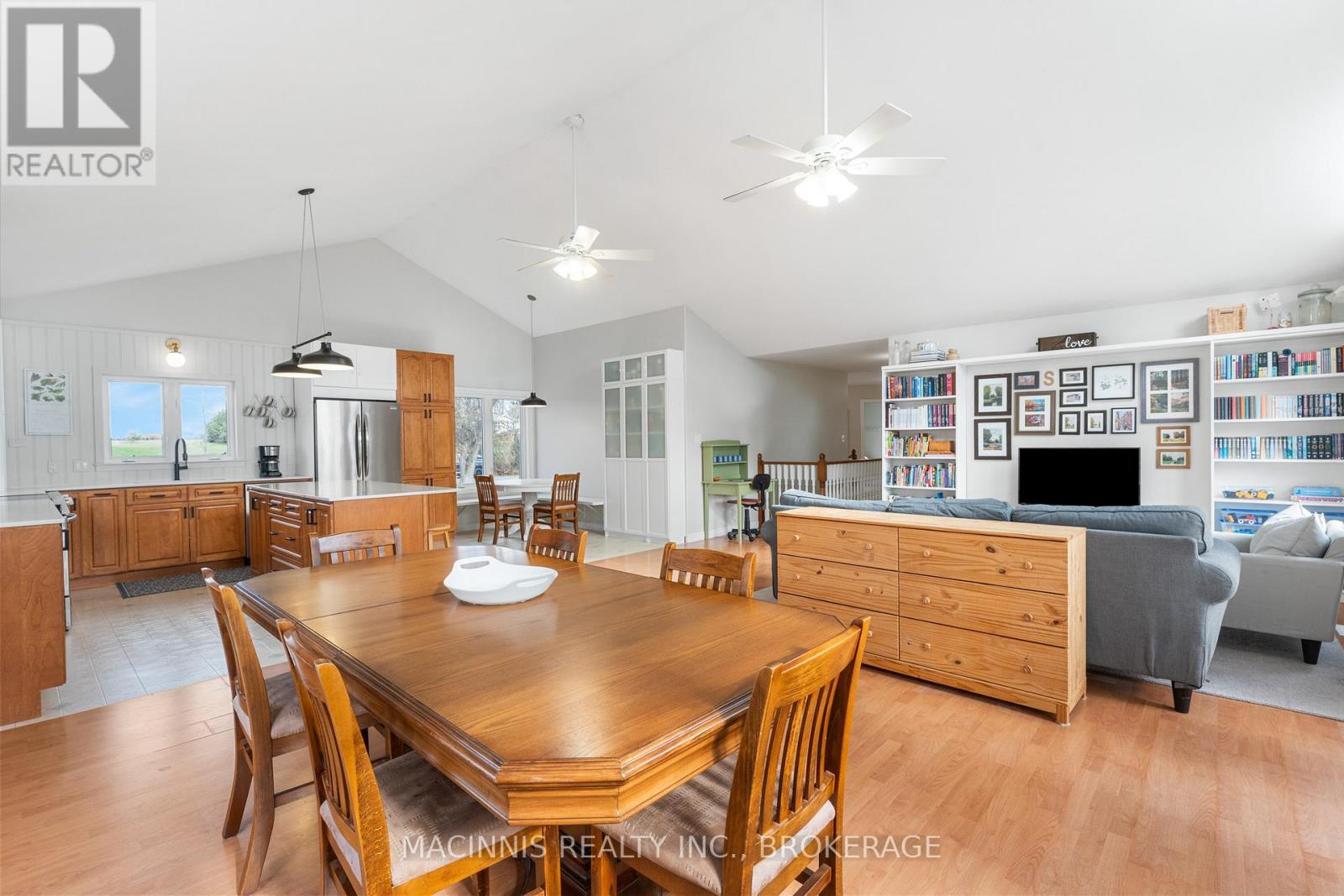 2040 Keeley Road, Frontenac (Frontenac South), ON - Indoor Photo Showing Dining Room