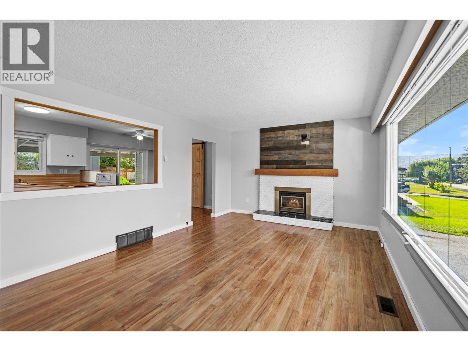 2037 Parker Drive, Merritt, BC - Indoor Photo Showing Living Room With Fireplace