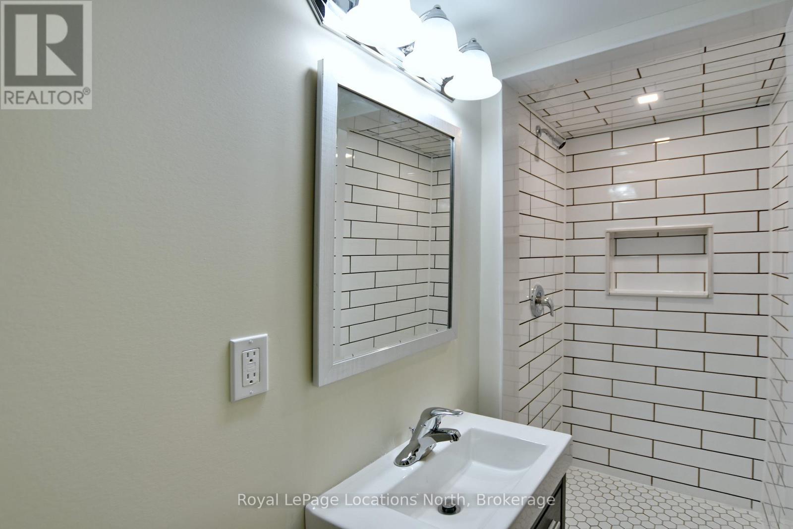 185 Yellow Birch Crescent, Blue Mountains, ON - Indoor Photo Showing Bathroom