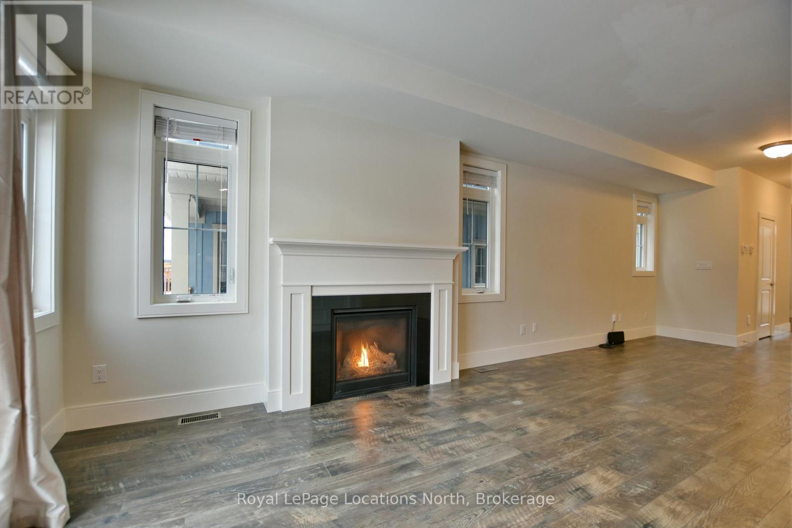 185 Yellow Birch Crescent, Blue Mountains, ON - Indoor Photo Showing Living Room With Fireplace