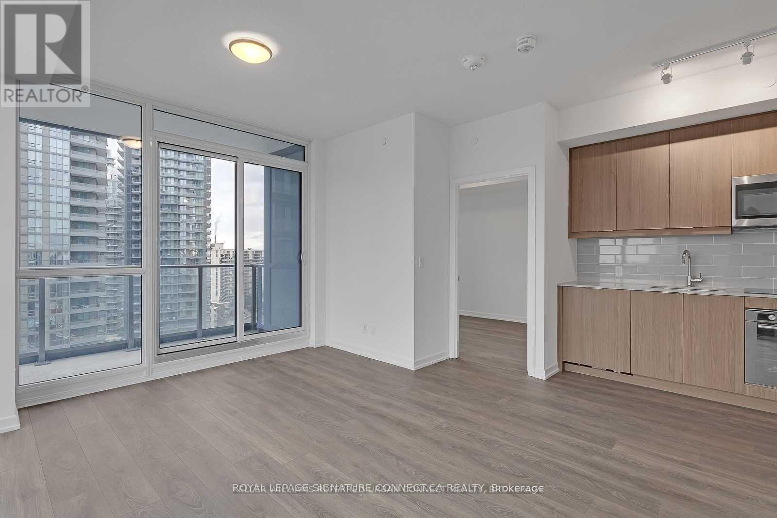 1402 - 32 Forest Manor Road, Toronto, ON - Indoor Photo Showing Kitchen