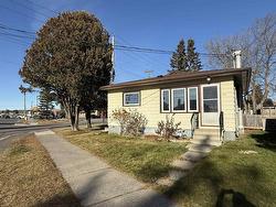 94 Gordon Avenue Thunder Bay, ON P7A 7C9