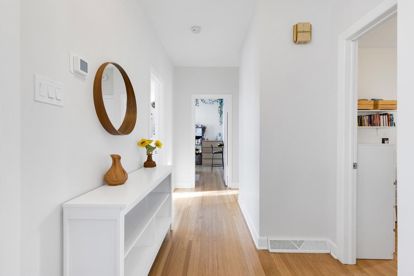 Hall d'entrée/Vestibule - 380 Rue Joly, Laval (Duvernay), QC - Indoor Photo Showing Other Room