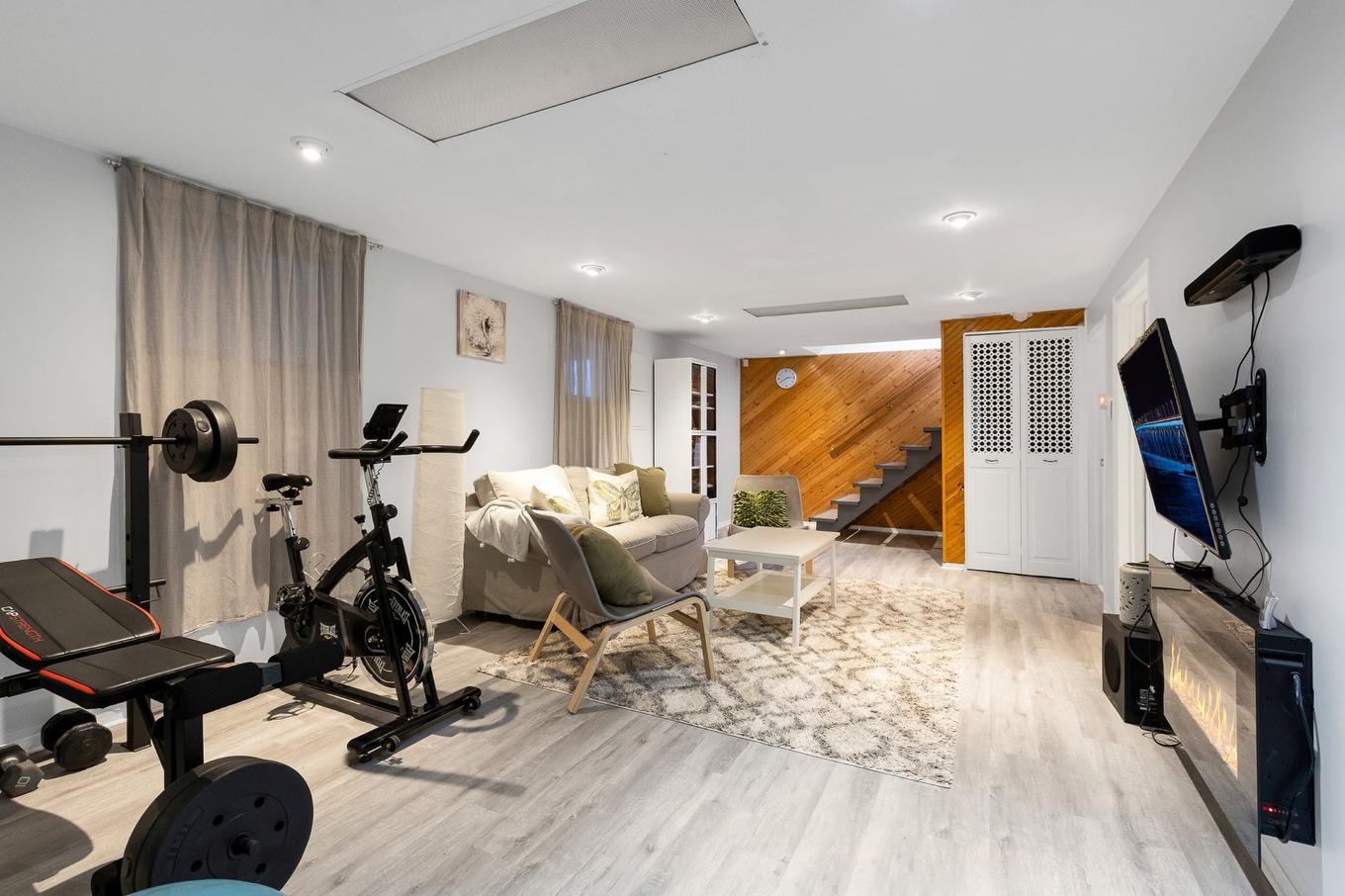 Sous-sol - 380 Rue Joly, Laval (Duvernay), QC - Indoor Photo Showing Gym Room