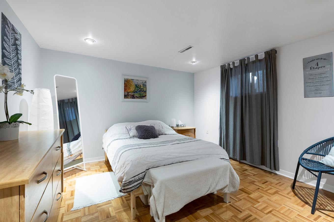 Chambre à coucher - 380 Rue Joly, Laval (Duvernay), QC - Indoor Photo Showing Bedroom