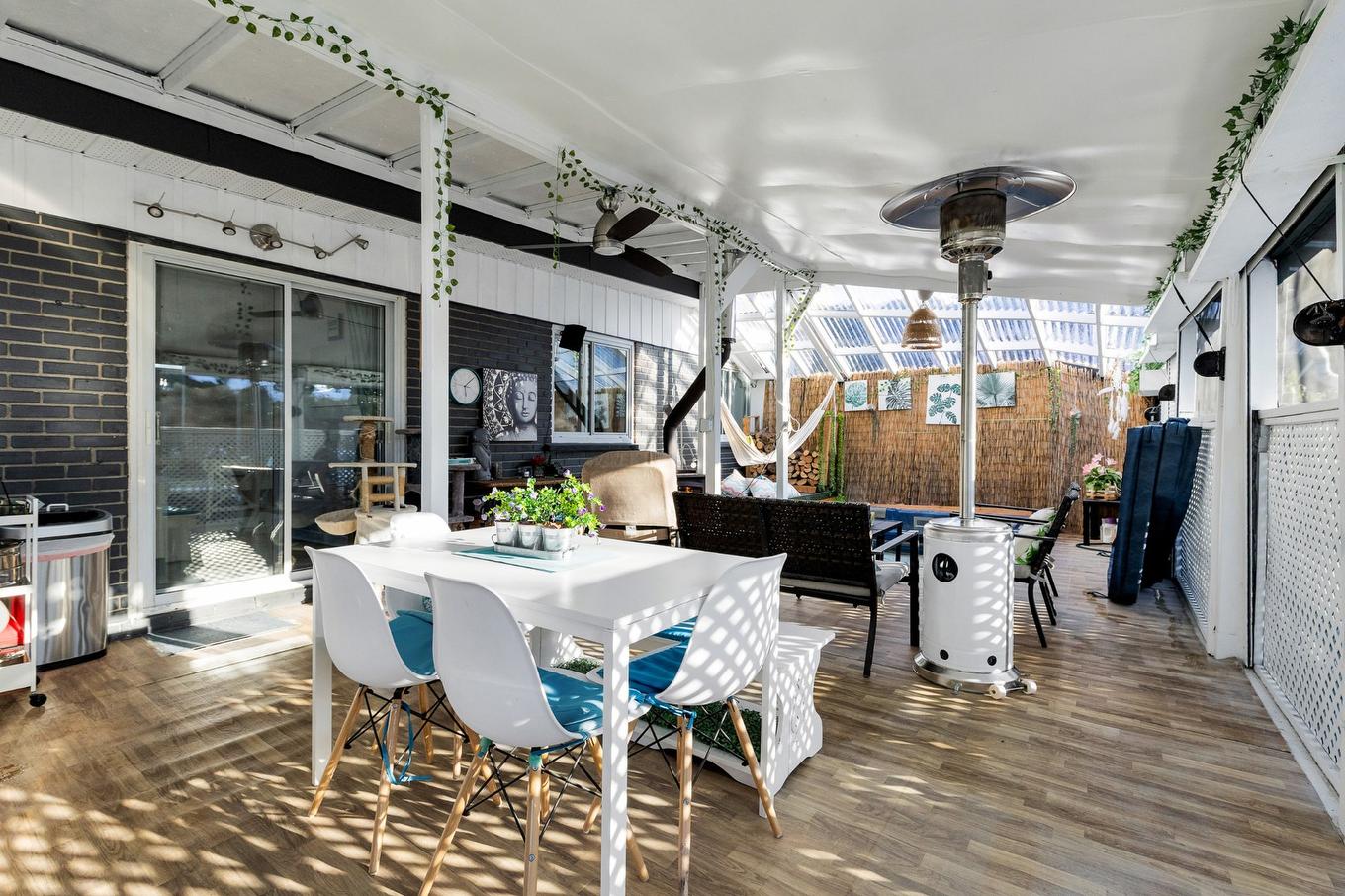 Solarium/Verrière - 380 Rue Joly, Laval (Duvernay), QC - Photo Showing Dining Room