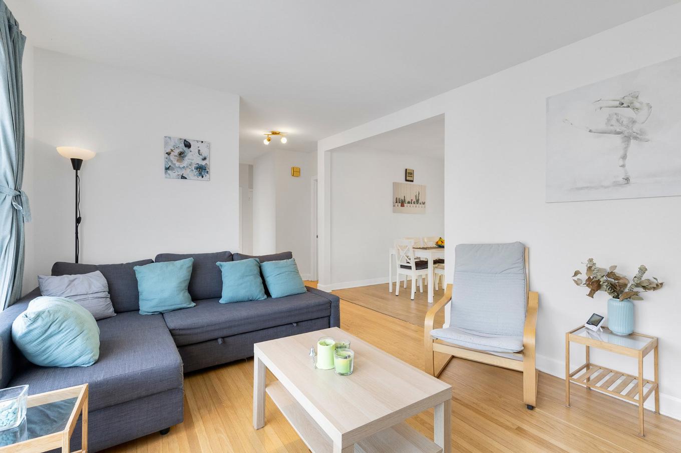 Salon - 380 Rue Joly, Laval (Duvernay), QC - Indoor Photo Showing Living Room
