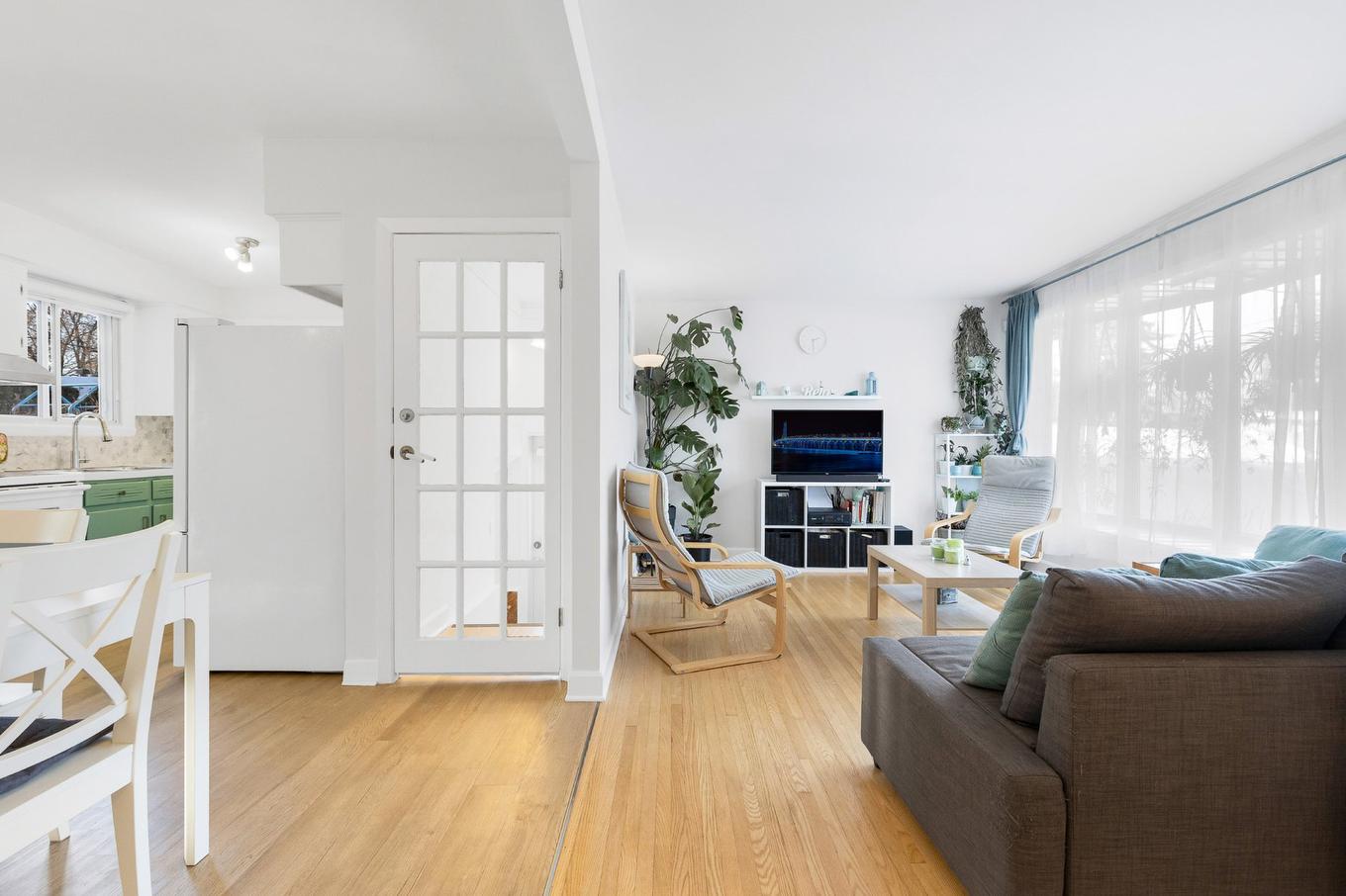 Autre - 380 Rue Joly, Laval (Duvernay), QC - Indoor Photo Showing Living Room
