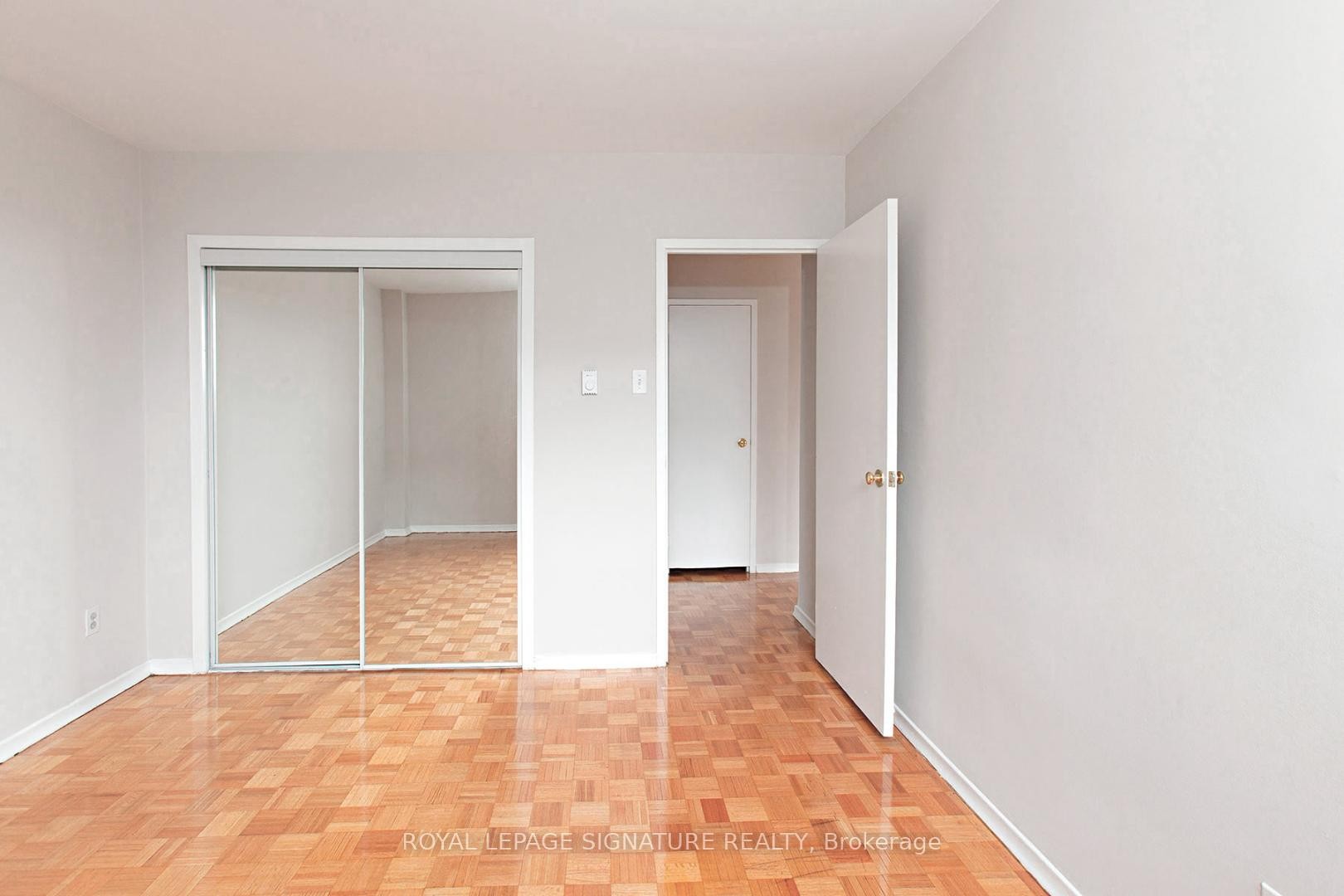 203-525 Eglinton Avenue E, Toronto, ON - Indoor Photo Showing Other Room