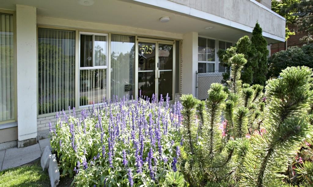 203-525 Eglinton Avenue E, Toronto, ON - Outdoor