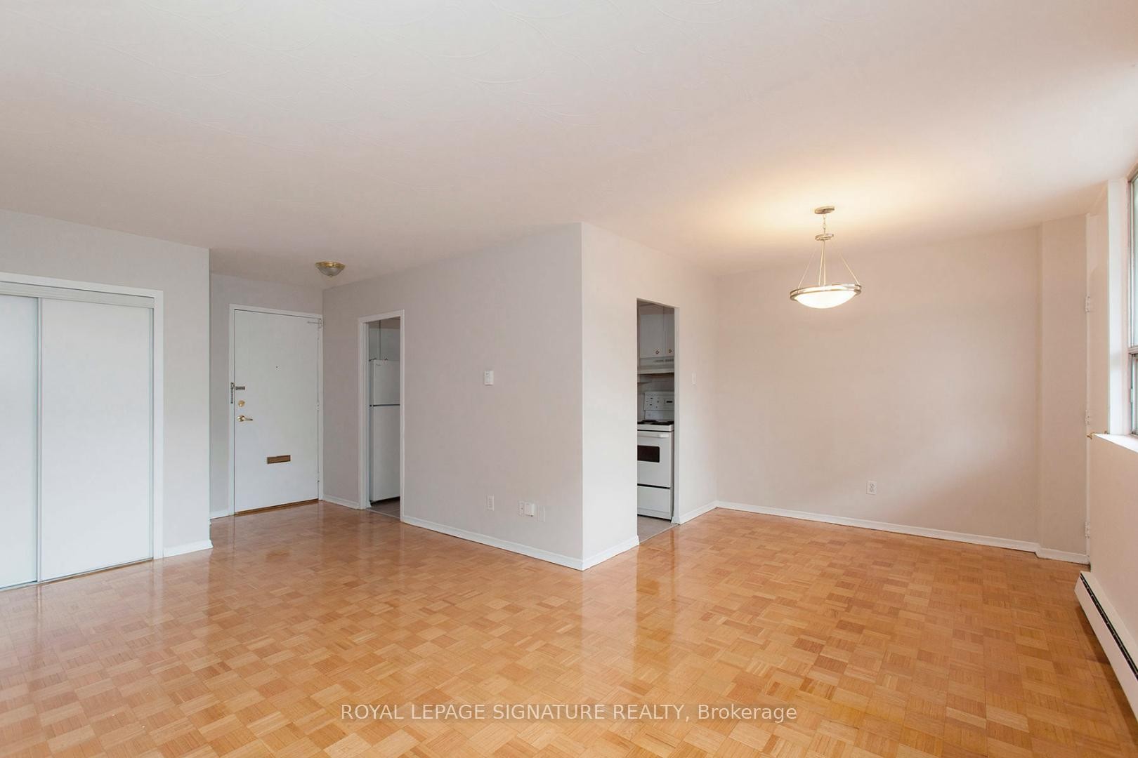 203-525 Eglinton Avenue E, Toronto, ON - Indoor Photo Showing Other Room