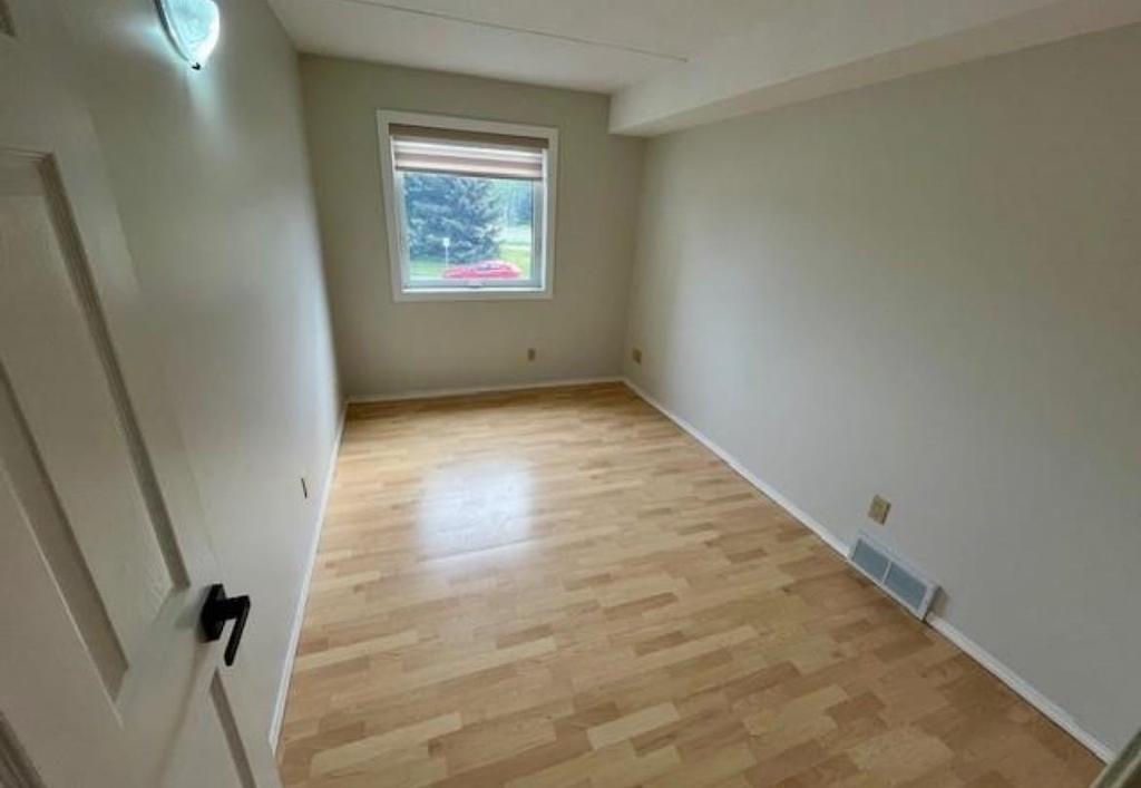 102 145 Fanshaw Street, Thunder Bay, ON - Indoor Photo Showing Other Room