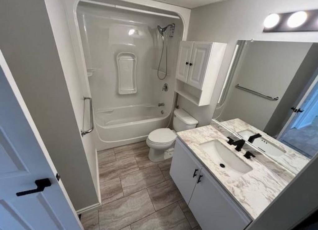 102 145 Fanshaw Street, Thunder Bay, ON - Indoor Photo Showing Bathroom