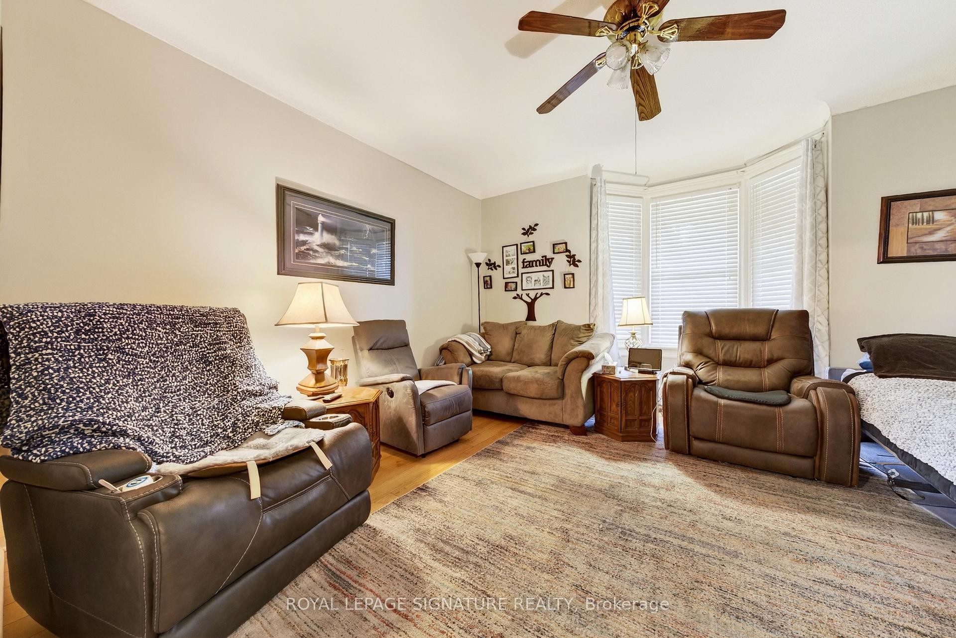 36 Cheever Street, Hamilton, ON - Indoor Photo Showing Living Room