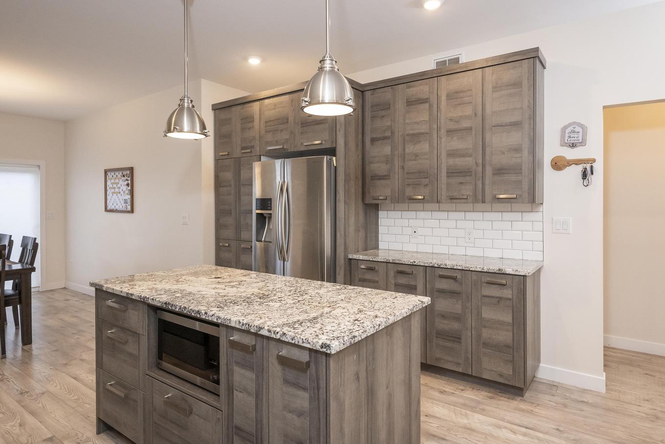 156 Cougar Crescent, Thunder Bay, ON - Indoor Photo Showing Kitchen With Upgraded Kitchen