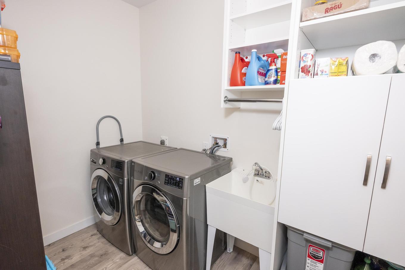 156 Cougar Crescent, Thunder Bay, ON - Indoor Photo Showing Laundry Room