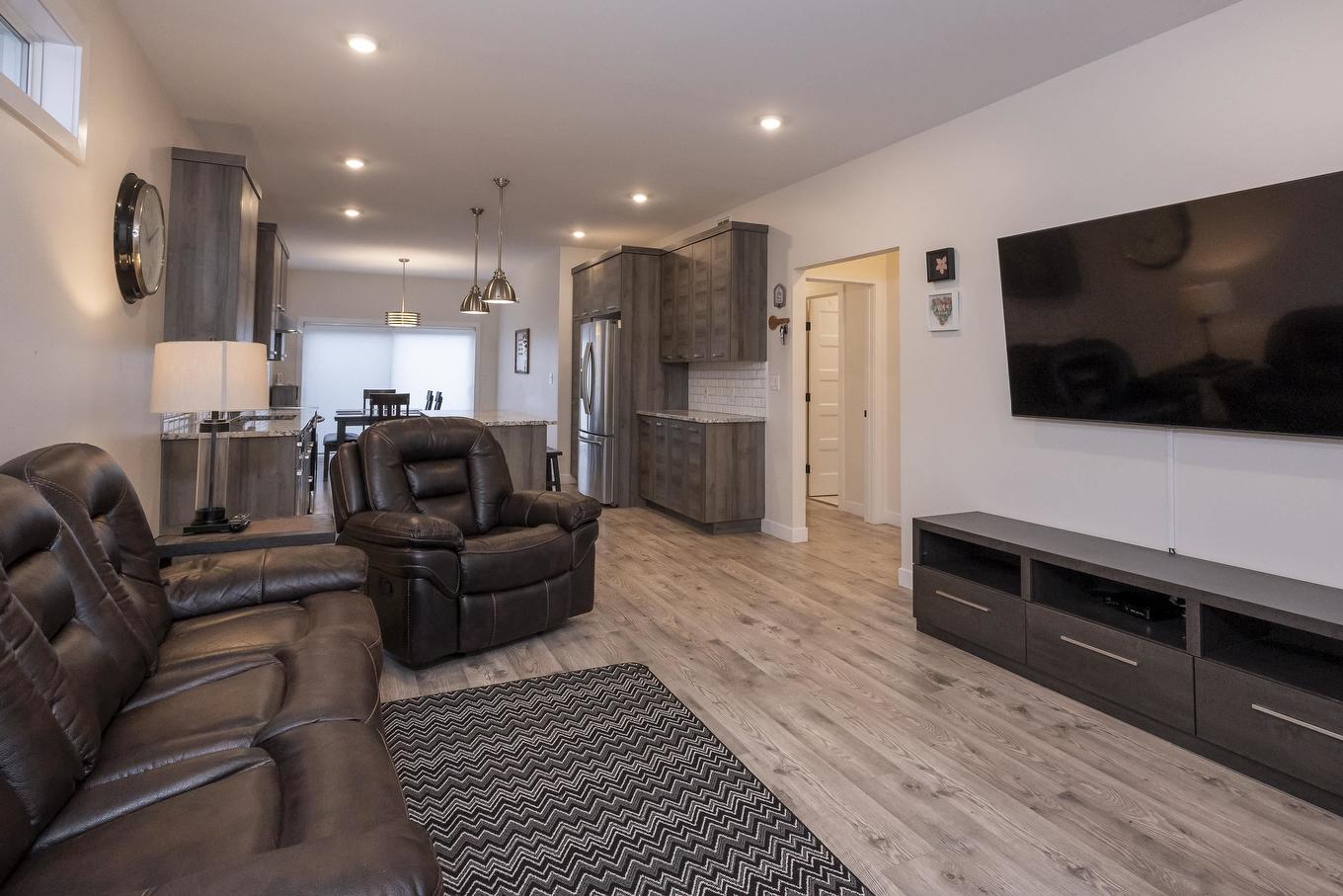 156 Cougar Crescent, Thunder Bay, ON - Indoor Photo Showing Living Room