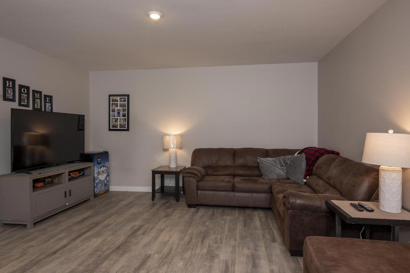 156 Cougar Crescent, Thunder Bay, ON - Indoor Photo Showing Living Room