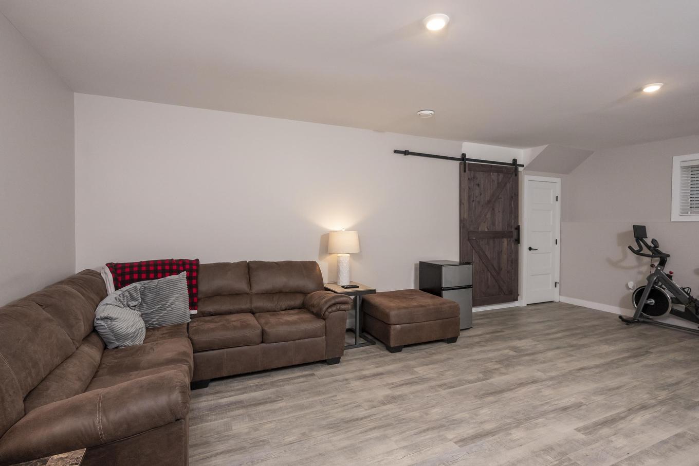 156 Cougar Crescent, Thunder Bay, ON - Indoor Photo Showing Living Room