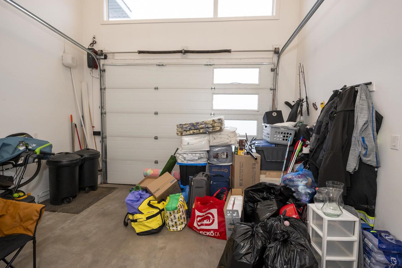 156 Cougar Crescent, Thunder Bay, ON - Indoor Photo Showing Garage