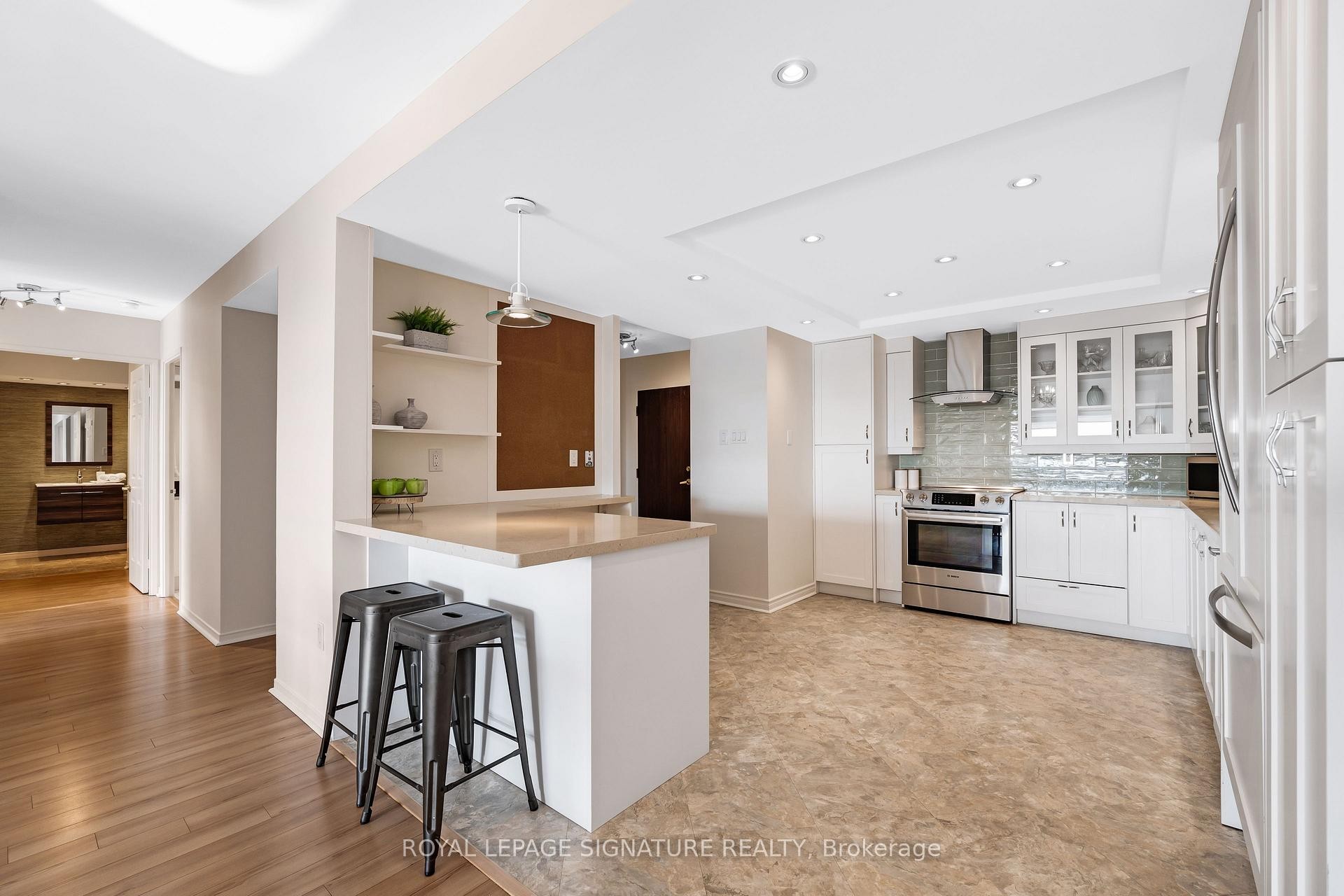 2110-131 Beecroft Road, Toronto, ON - Indoor Photo Showing Kitchen