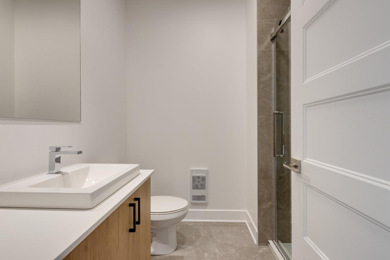 Bathroom - 11375 Av. L'Archevêque, Montréal (Montréal-Nord), QC - Indoor Photo Showing Bathroom