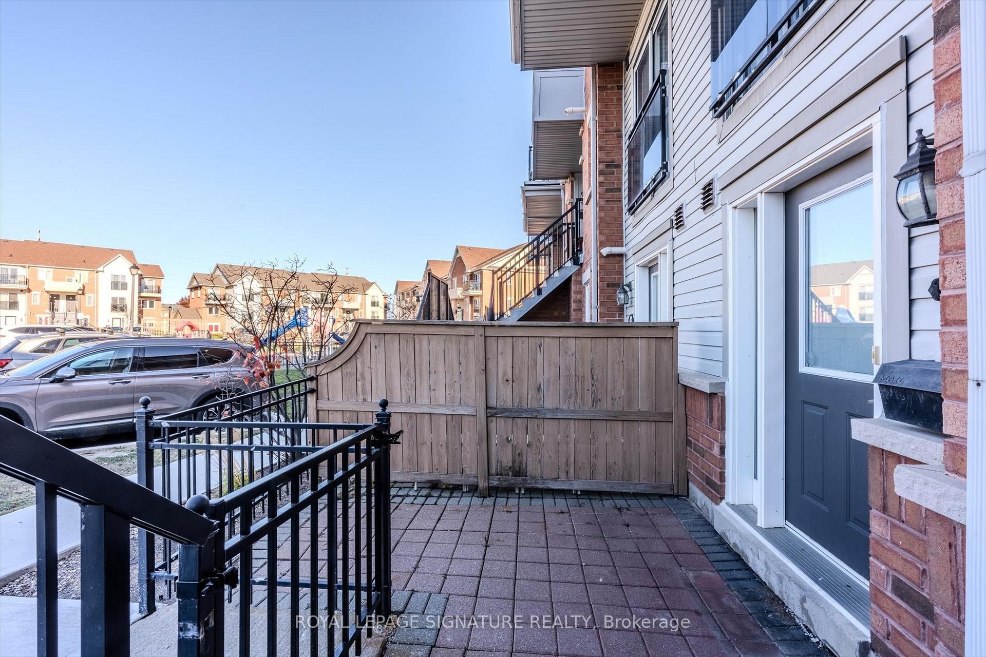 12-4620 Guildwood Way, Mississauga, ON - Outdoor