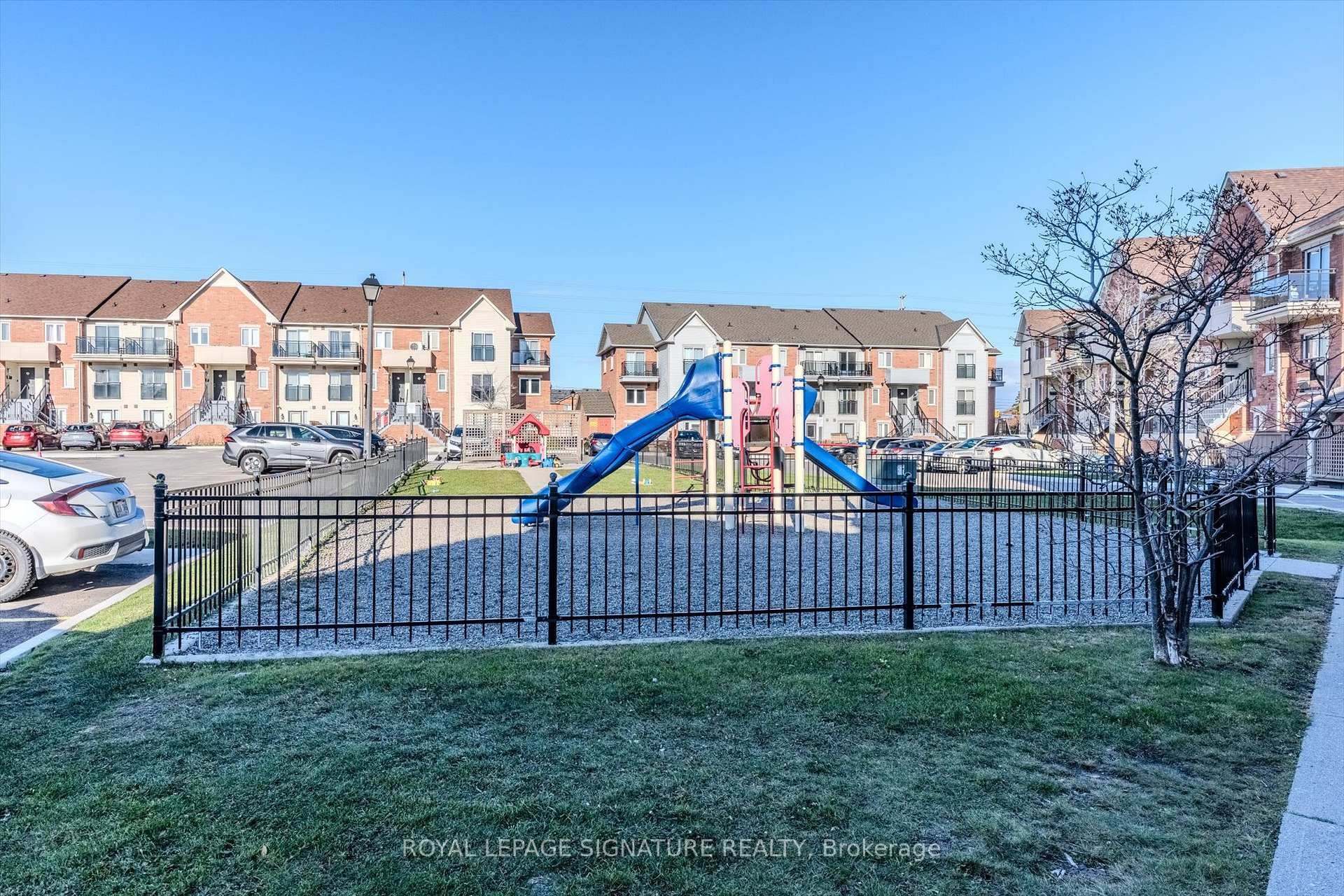 12-4620 Guildwood Way, Mississauga, ON - Outdoor