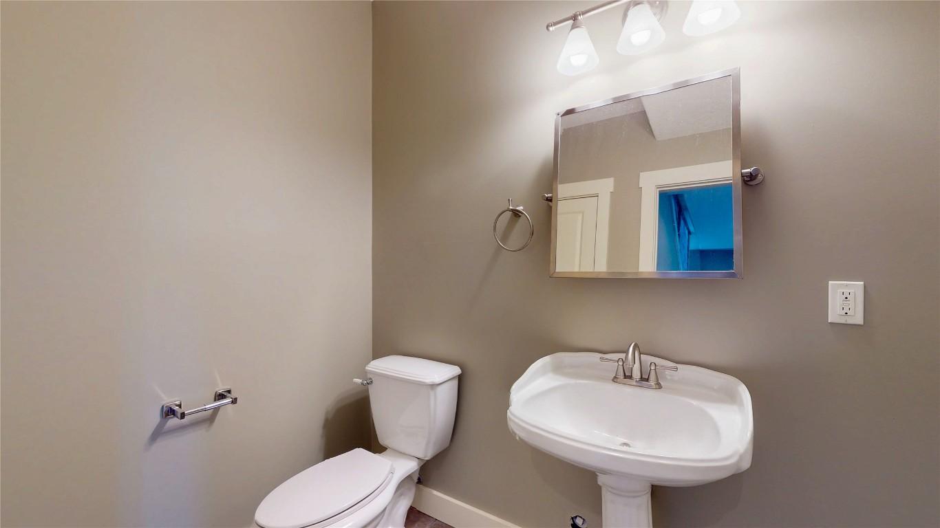 1631 Mt. Pyramid Crescent, Cranbrook, BC - Indoor Photo Showing Bathroom