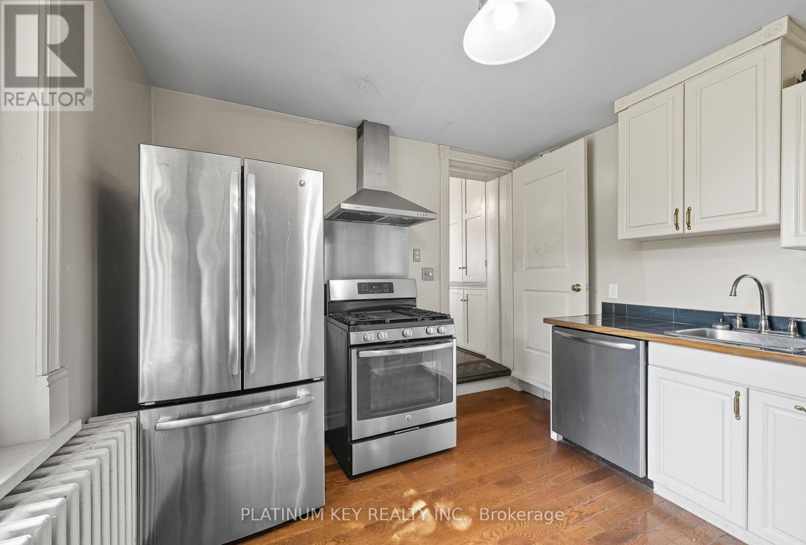 603 Queens Avenue, London East (East F), ON - Indoor Photo Showing Kitchen