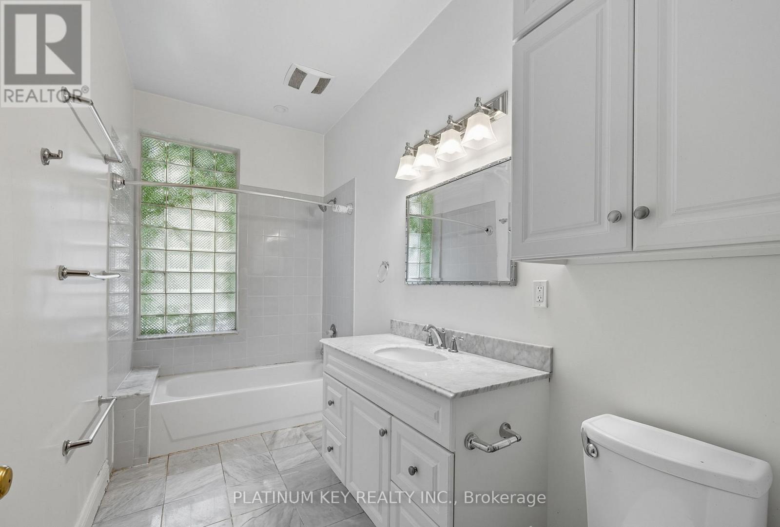 603 Queens Avenue, London East (East F), ON - Indoor Photo Showing Bathroom