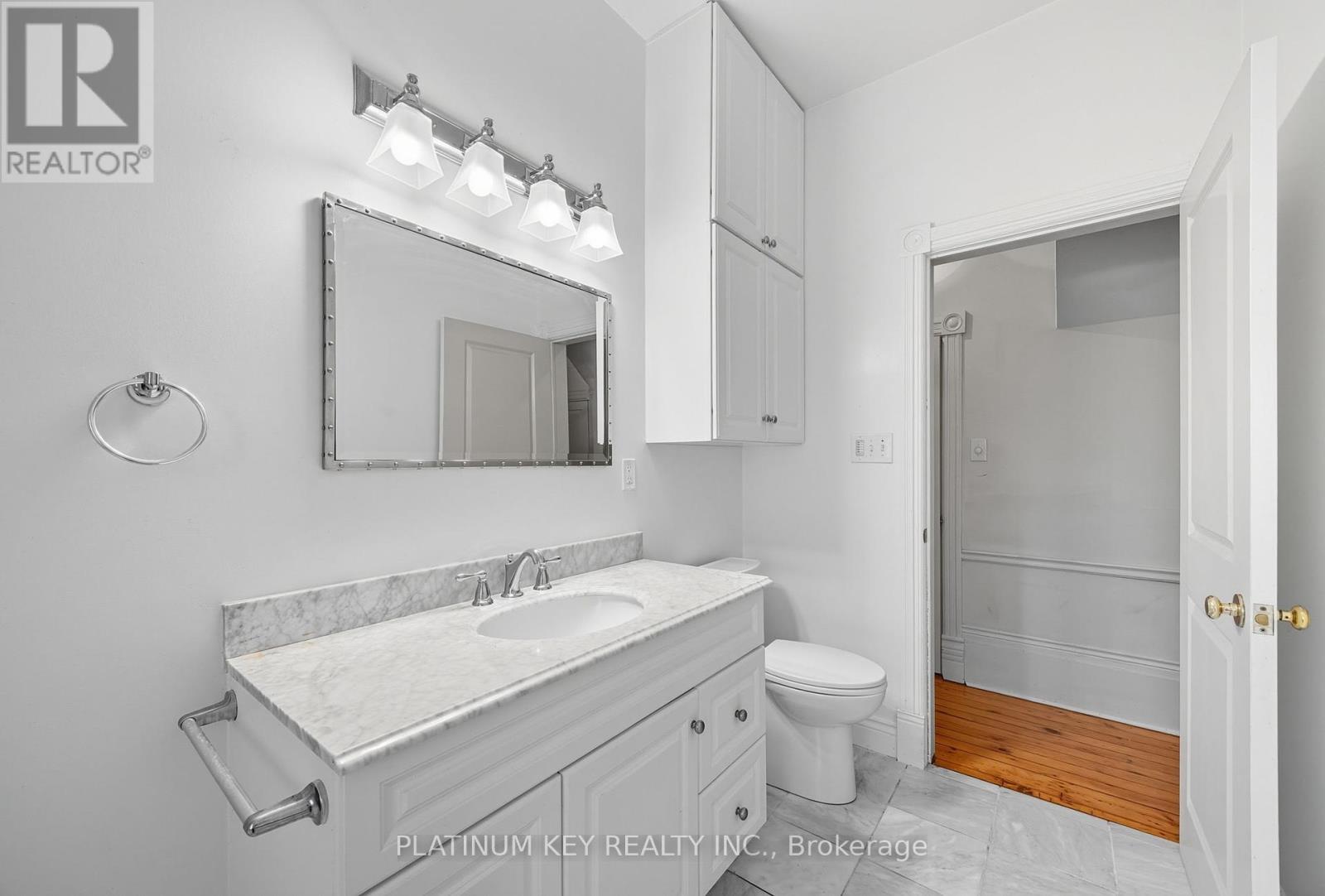 603 Queens Avenue, London East (East F), ON - Indoor Photo Showing Bathroom