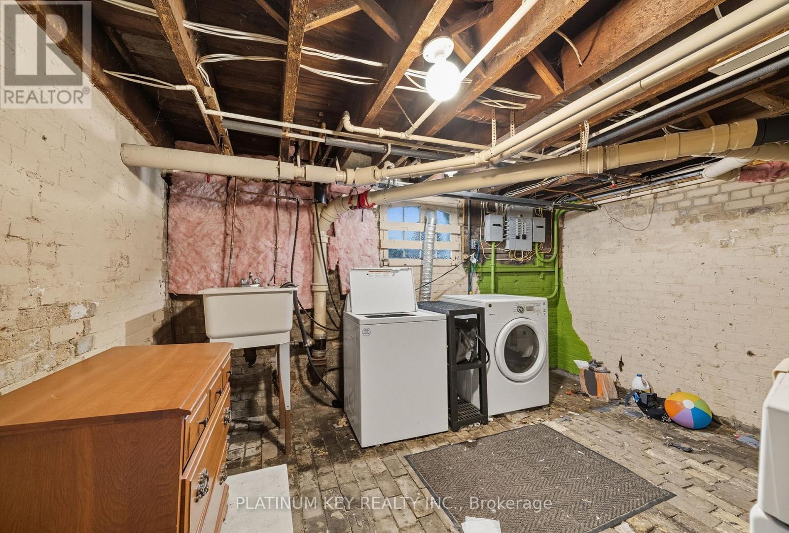 603 Queens Avenue, London East (East F), ON - Indoor Photo Showing Laundry Room
