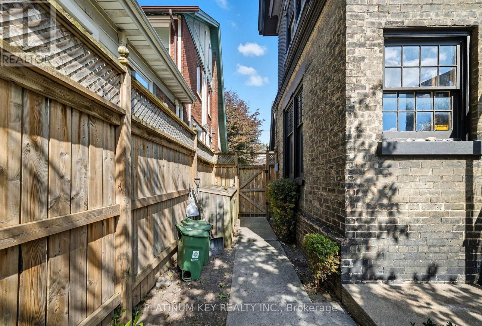 603 Queens Avenue, London East (East F), ON - Outdoor