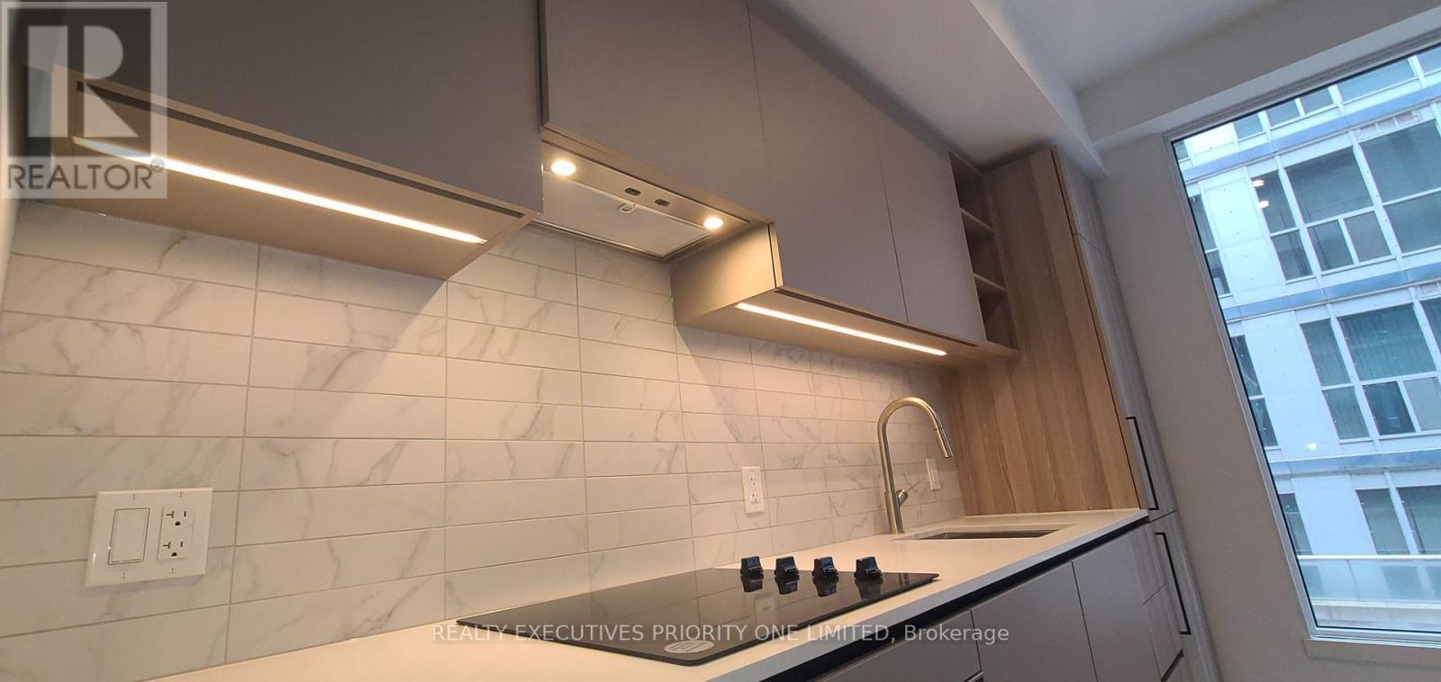 319 - 55 Mercer Street, Toronto, ON - Indoor Photo Showing Kitchen