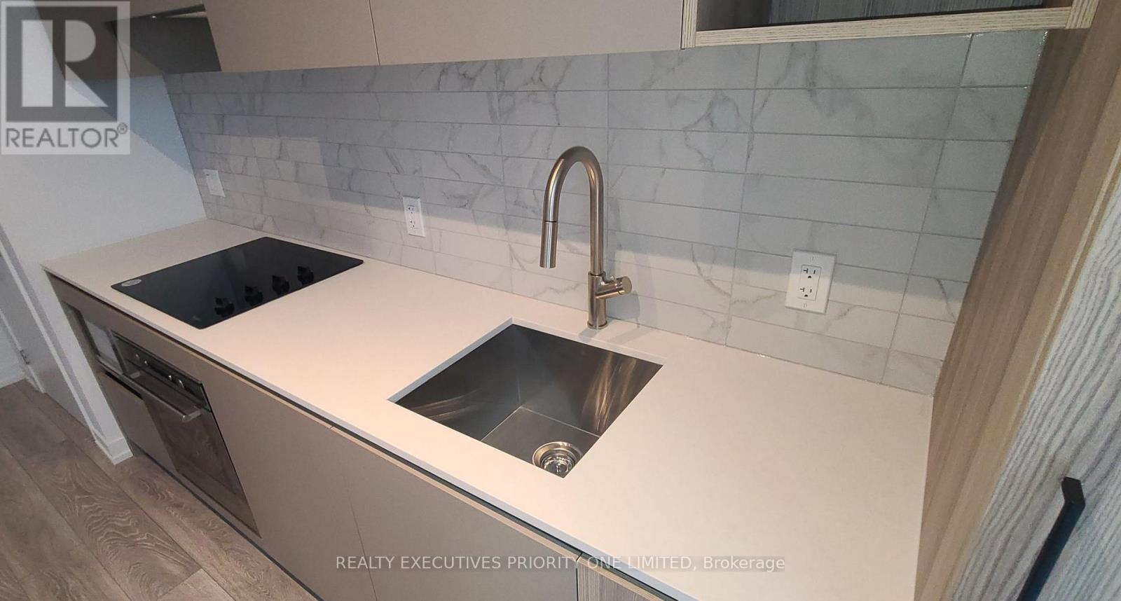 319 - 55 Mercer Street, Toronto, ON - Indoor Photo Showing Kitchen