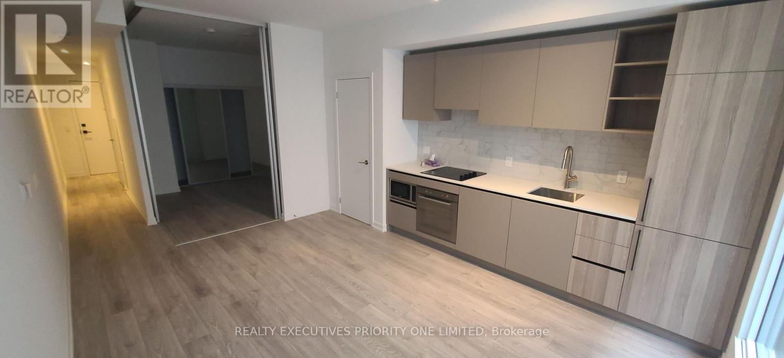 319 - 55 Mercer Street, Toronto, ON - Indoor Photo Showing Kitchen