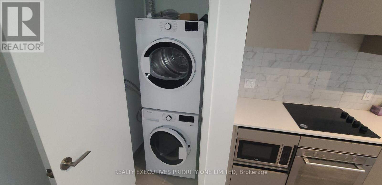 319 - 55 Mercer Street, Toronto, ON - Indoor Photo Showing Laundry Room