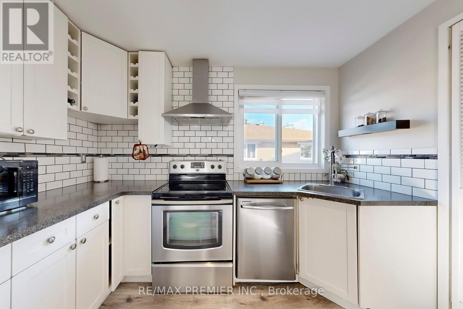 888 Krosno Boulevard, Pickering, ON - Indoor Photo Showing Kitchen