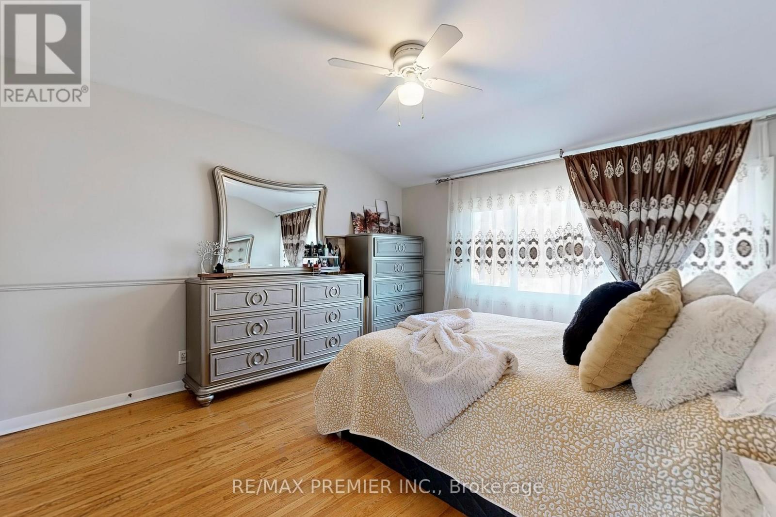 888 Krosno Boulevard, Pickering, ON - Indoor Photo Showing Bedroom