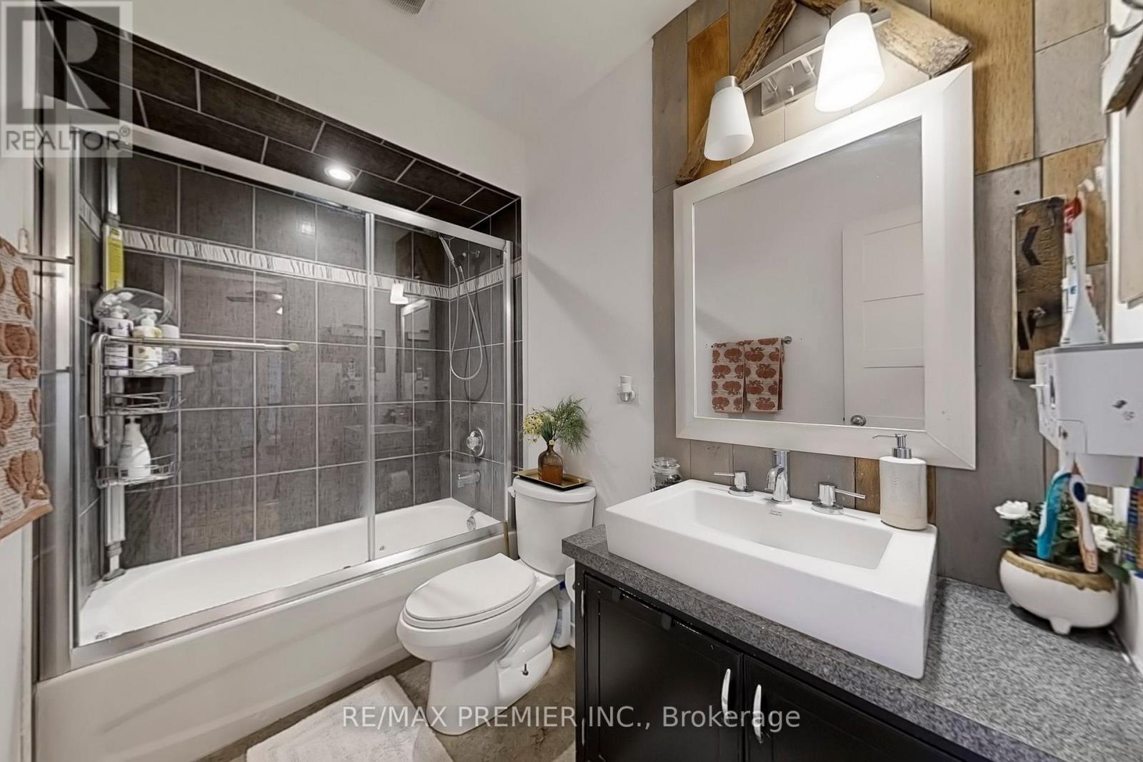 888 Krosno Boulevard, Pickering, ON - Indoor Photo Showing Bathroom