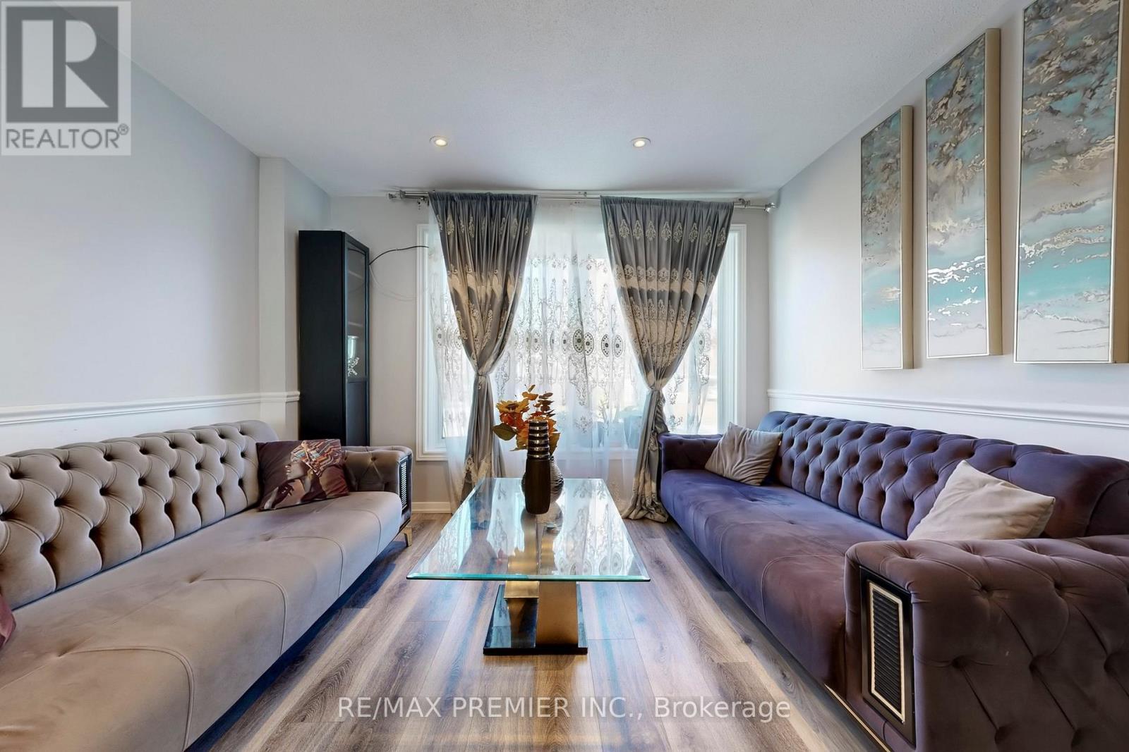 888 Krosno Boulevard, Pickering, ON - Indoor Photo Showing Living Room