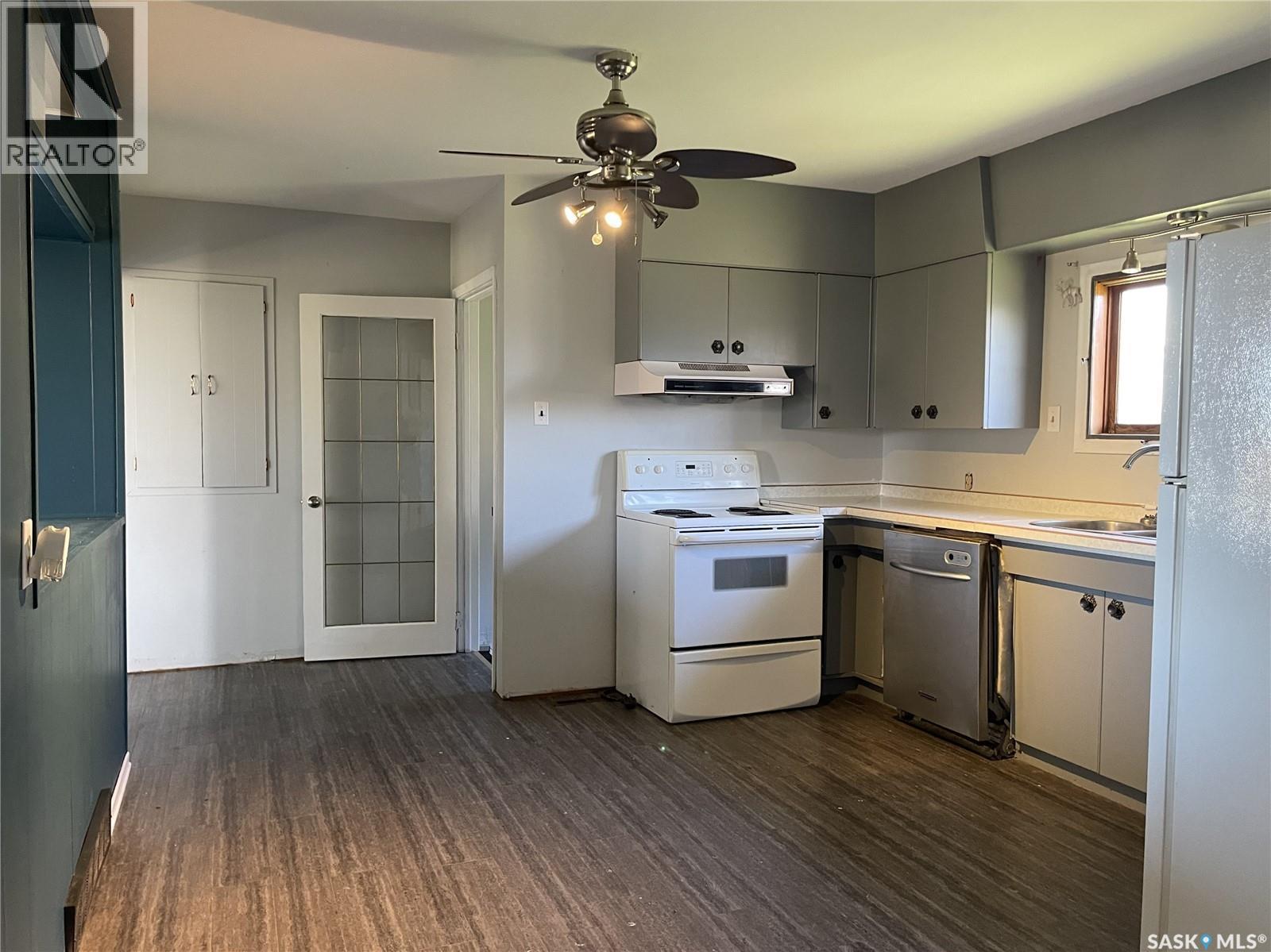196 3Rd Street W, Pierceland, SK - Indoor Photo Showing Kitchen