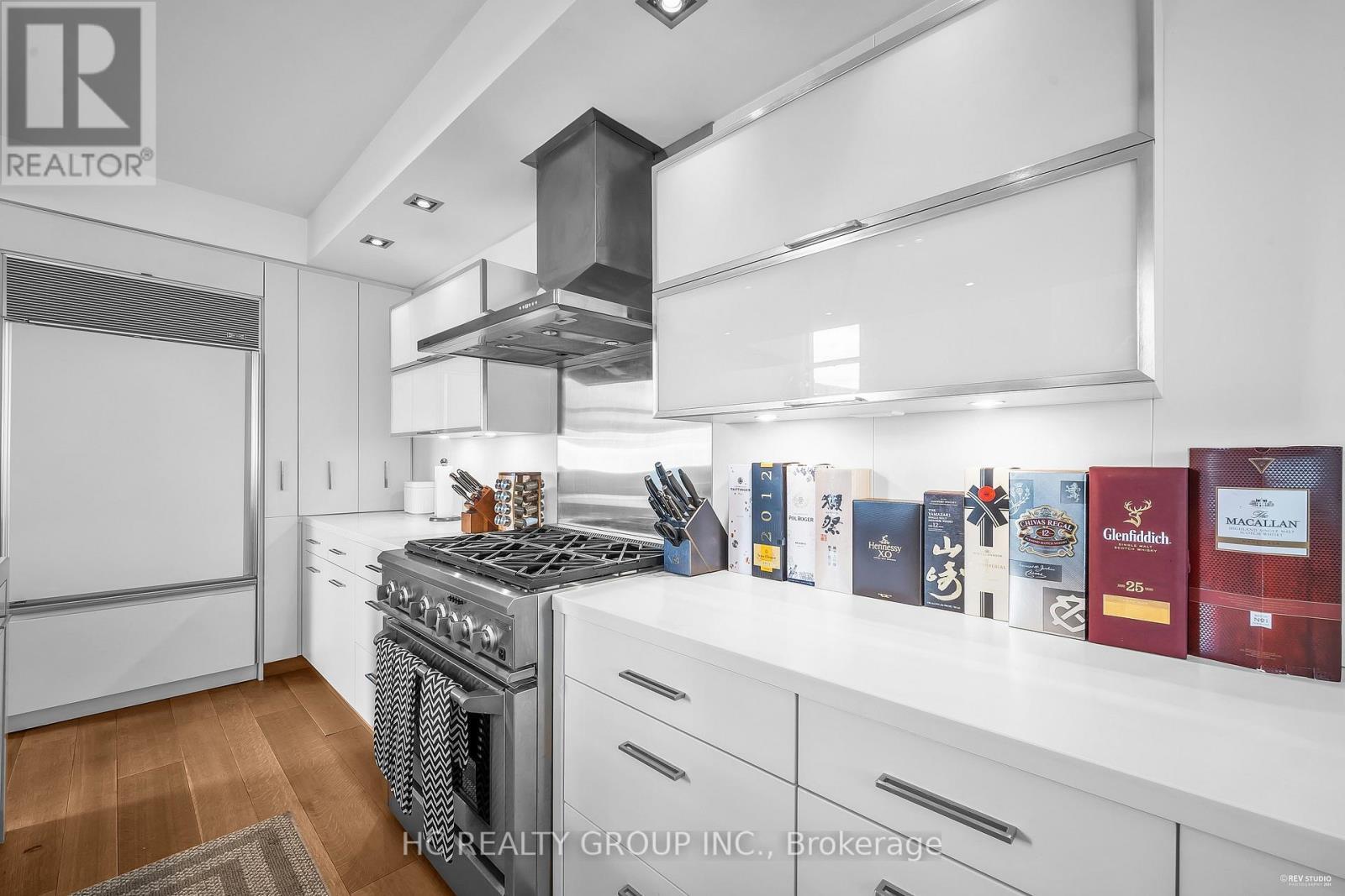 302 - 238 Davenport Road, Toronto, ON - Indoor Photo Showing Kitchen
