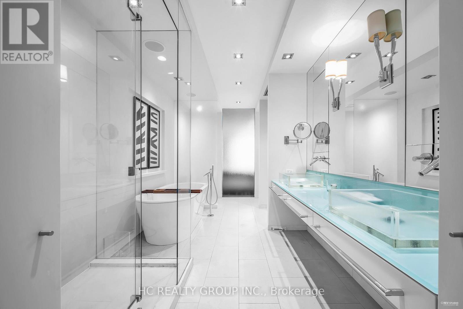 302 - 238 Davenport Road, Toronto, ON - Indoor Photo Showing Bathroom