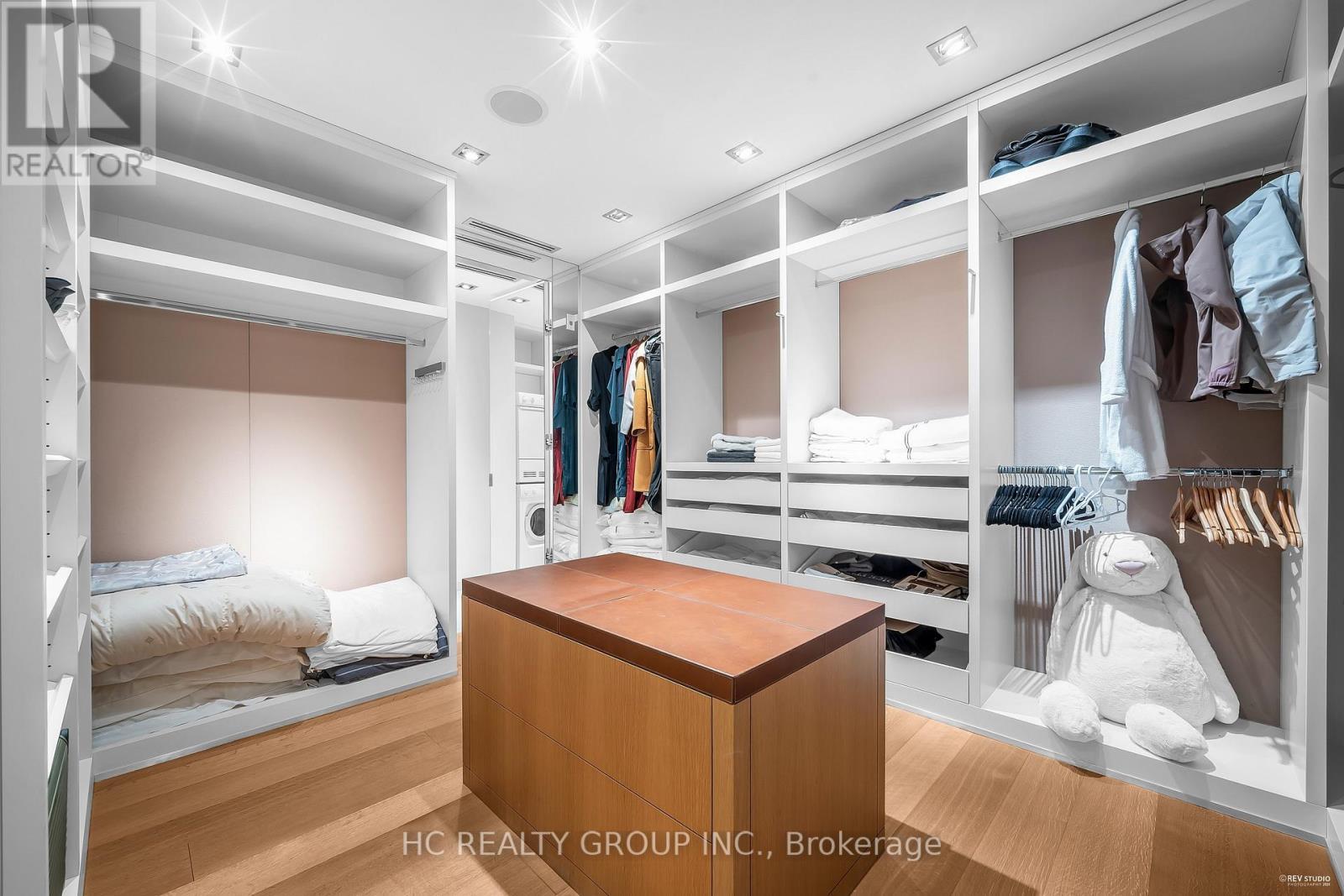 302 - 238 Davenport Road, Toronto, ON - Indoor With Storage