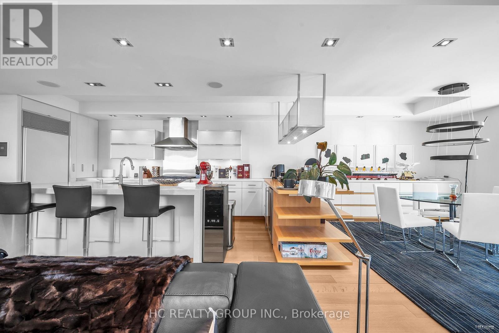 302 - 238 Davenport Road, Toronto, ON - Indoor Photo Showing Kitchen