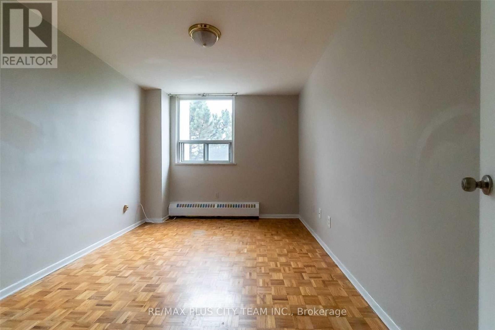 311 - 3311 Kingston Road, Toronto, ON - Indoor Photo Showing Other Room