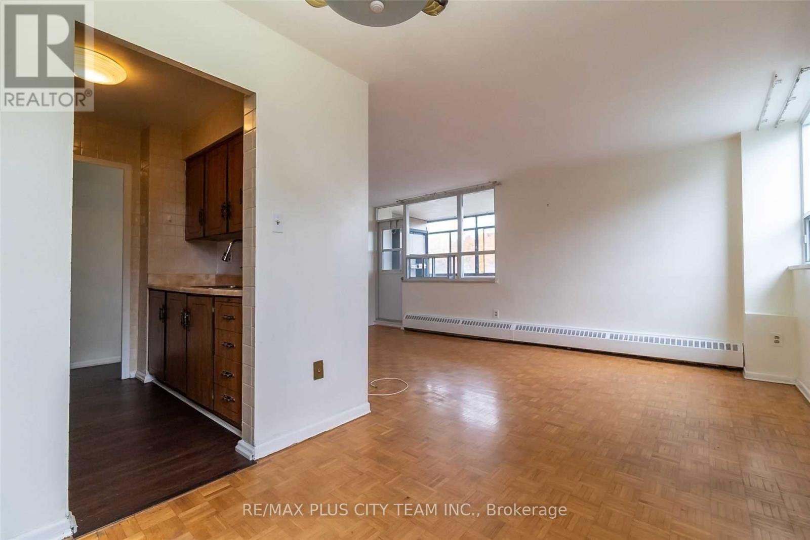 311 - 3311 Kingston Road, Toronto, ON - Indoor Photo Showing Other Room